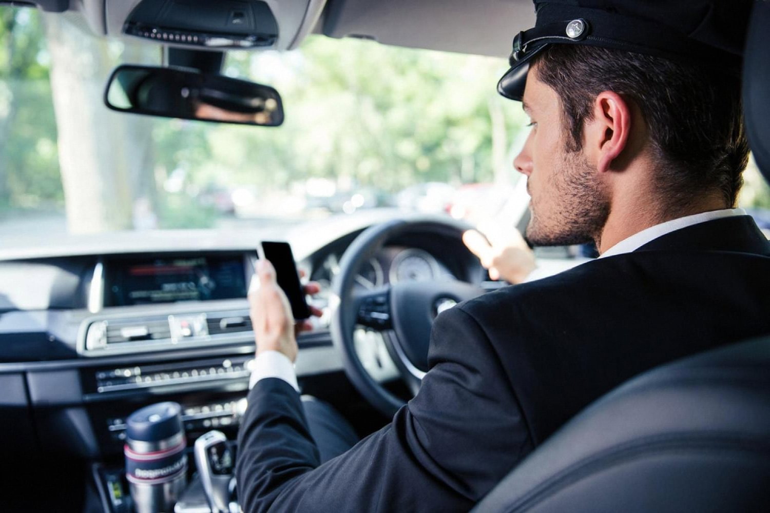 Best Occasions to Hire a Chauffeur Service in UAE