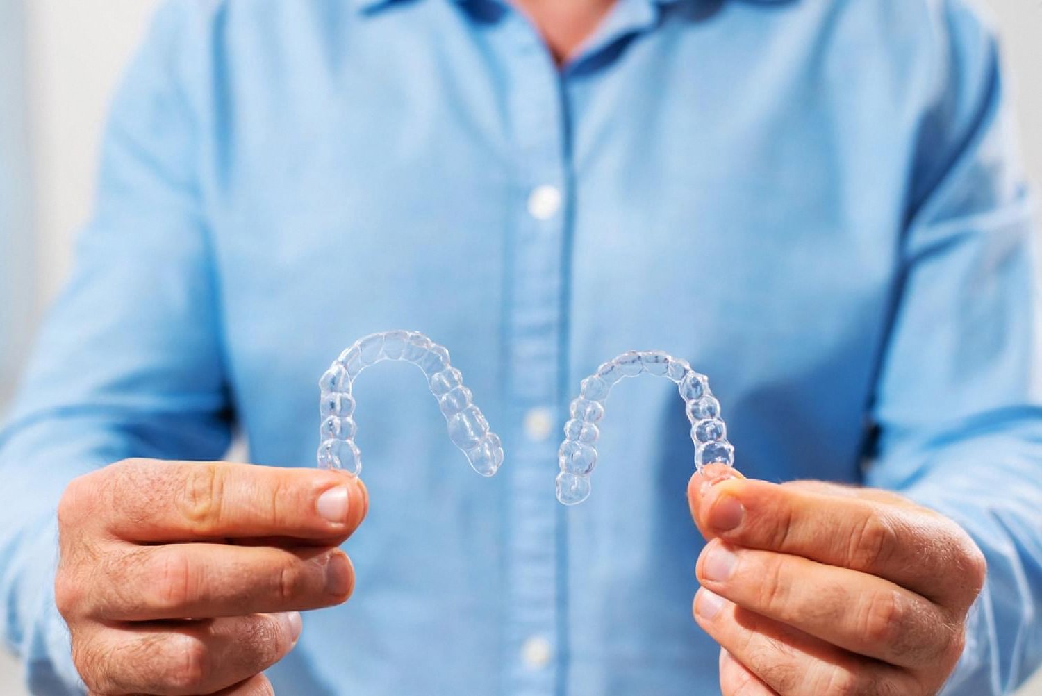 Why More Adults in Abu Dhabi Are Choosing Invisalign Over Traditional Braces