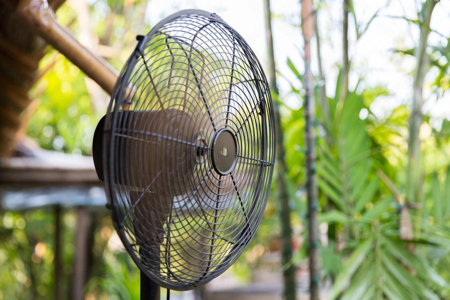Air Coolers vs Misting Fans: Which Rental Option Works Better in Dubai’s Climate?
